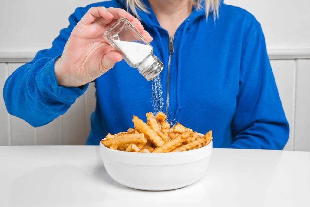 Makanan banyak mengandung garam berbahaya untuk lansia