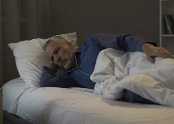 Cara Mengatasi Lansia Susah Tidur