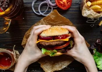 Makanan dan minuman yang dapat membuat jantung berdebar-debar