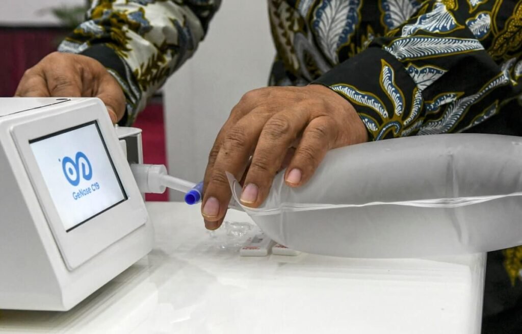 Tes COVID-19 menggunakan GeNose