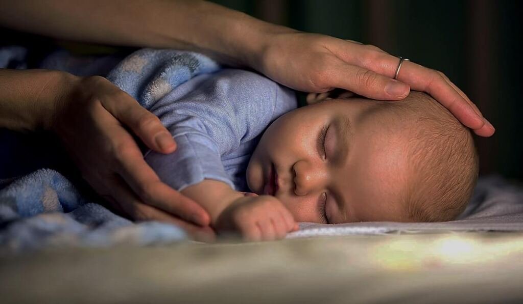 Cara Mudah dan Cepat Menidurkan Bayi di Malam Hari